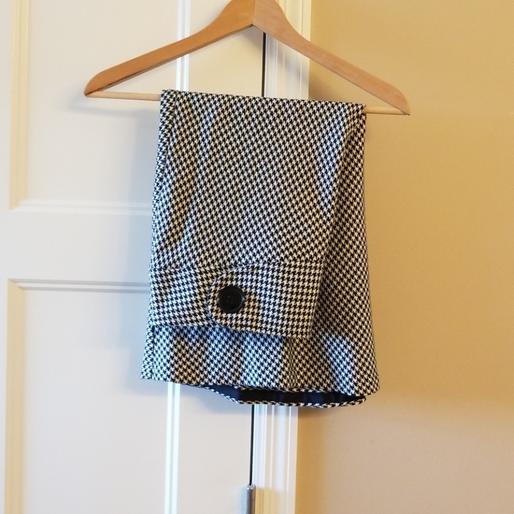 Long skirt, black and white